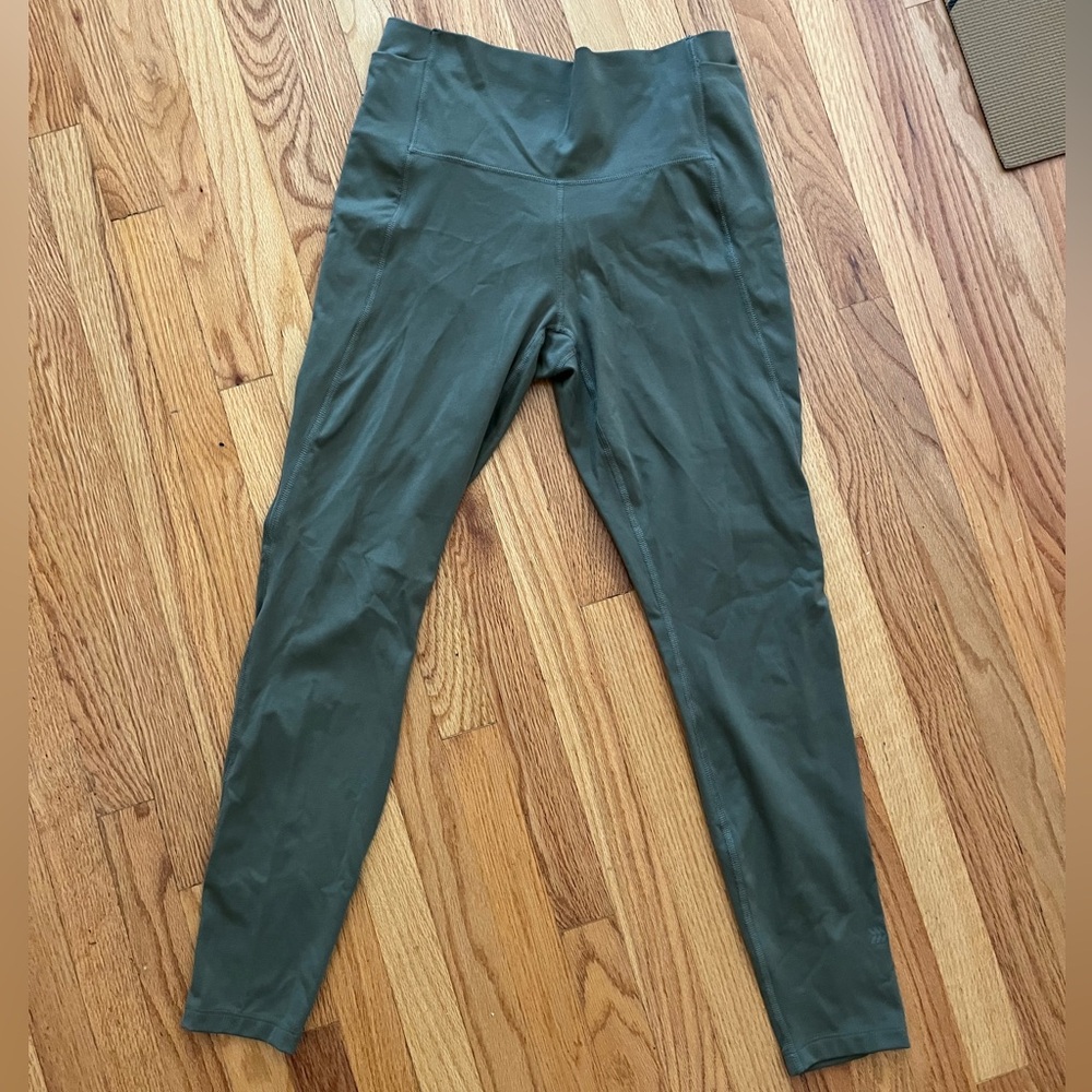 Sage green leggings with side pockets